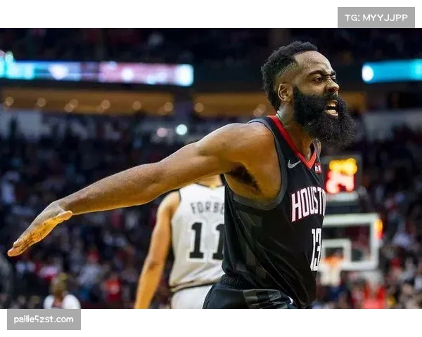 新疆防守尖兵步履沉重沟通失误 球迷吐槽谁想得分都能来捅两刀